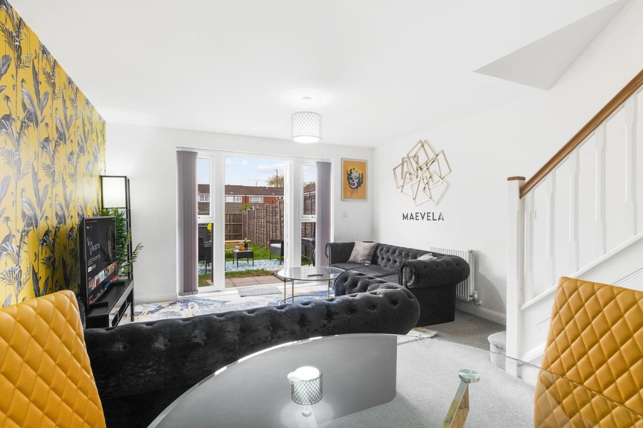 Luxury 2 Bed House City Centre ✘ Bbq & Garden ☆ Family Friendly→ Swingball & Outdoor Furniture - Free Parking → With 50 Inch Smart Tv, Free Netflix & Wifi ✘ Comfy Seating Area - By Maevela Бирмингем Экстерьер фото