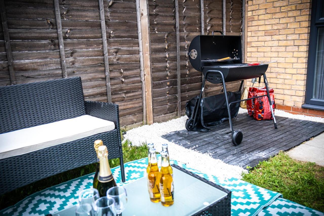 Luxury 2 Bed House City Centre ✘ Bbq & Garden ☆ Family Friendly→ Swingball & Outdoor Furniture - Free Parking → With 50 Inch Smart Tv, Free Netflix & Wifi ✘ Comfy Seating Area - By Maevela Бирмингем Экстерьер фото