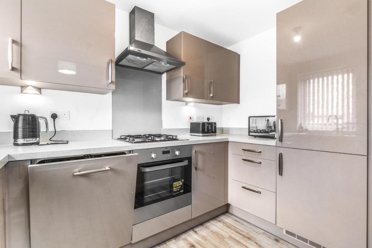 Luxury 2 Bed House City Centre ✘ Bbq & Garden ☆ Family Friendly→ Swingball & Outdoor Furniture - Free Parking → With 50 Inch Smart Tv, Free Netflix & Wifi ✘ Comfy Seating Area - By Maevela Бирмингем Экстерьер фото