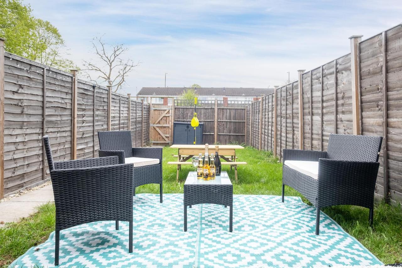Luxury 2 Bed House City Centre ✘ Bbq & Garden ☆ Family Friendly→ Swingball & Outdoor Furniture - Free Parking → With 50 Inch Smart Tv, Free Netflix & Wifi ✘ Comfy Seating Area - By Maevela Бирмингем Экстерьер фото